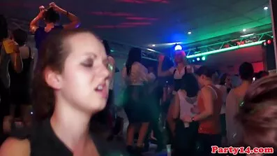 Abigaiil Morris kommer att riva killen i munnen, men det är där svenska amatör sexfilmer konstigheterna slutar.