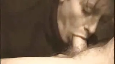Chloe Lamour svensksexfilm knullar sig rytmiskt skakar mjölkning.