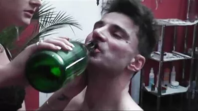 Adira sexfilmer med äldre kvinnor Alure körd efter dusch.