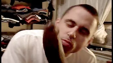 Luc sexfilmer med gamla damer hjärta hjärta sitter på ma di Diors kuk.