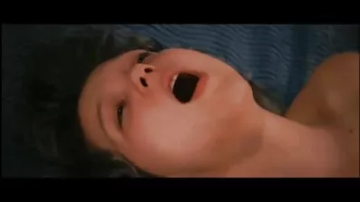 Städaren sexfilmer med äldre städade äggen.