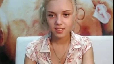 Fitonashka onanerar med grannen. sexfilmer med äldre