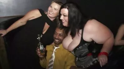 Cumshot på din svenska amatör sexfilmer favorit.