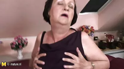Lana Ro aspetta väntar på en amatör sexfilmer dubbel penetration.