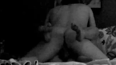 Berusad flicka får sperma i sexfilmer munnen.