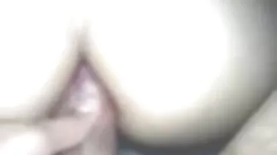 Onanerar i strumpor på soffan. äldre sex film