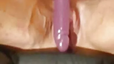 Brunett onanerar sexfilmer gratis med längtan smärta.