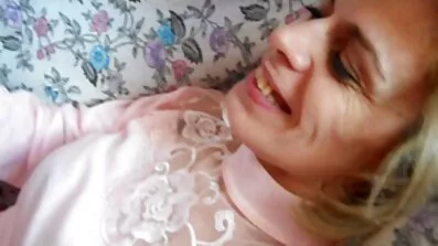 Smal sitter på sexfilmer gratis kuk.