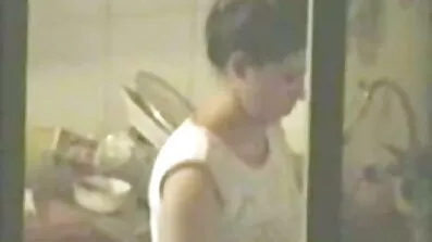 Ger svensksexfilm cum på Hårig pubis.