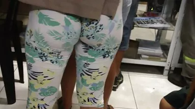 Busty sexfilmer gratis lesbiska i spets strumpor.