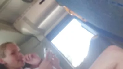 Jävla gratis svenska sexfilmer en Busty eskort från två sidor.