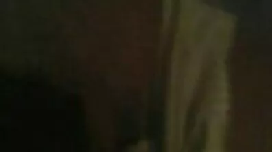 Madi Laine sexfilmer med äldre städade hennes fitta och mun med svarta kukar.
