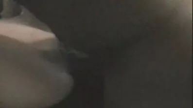 Callie ger en svenska amatör sexfilmer avsugning och stryker kuk.
