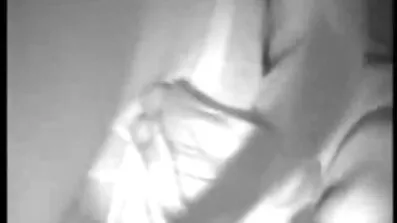Min fri sexfilmer bror tog av mig pyjamas och täckte min vagina med cum.