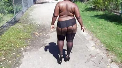 I ett tillstånd av extas, cumming på skönhetens strumpor. fri sexfilmer