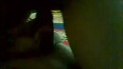 Vit squish i hemlighet från sin flickvän friterar röven av en svart sexfilmer popcornförsäljare.