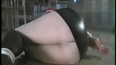 Flickor leker med en strapon. gratis svenska sexfilmer