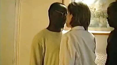 Psykolog Tomm Gun Gunn drar på en bra sexfilmer patient.