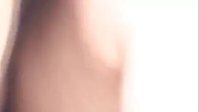 Brunett svenskasexfilmer ger älskare.