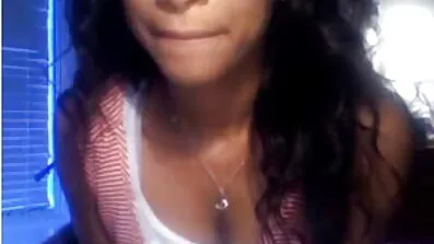 Karla fuskar sexfilmer gratis på sin pojkvän med en afroamerikan.