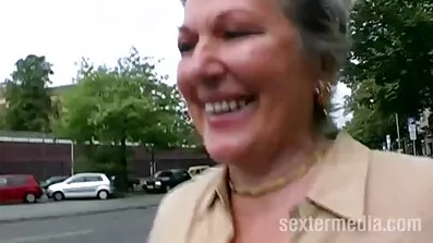 Vacker sex svenska privata sexfilmer av unga lesbiska i högklackat.