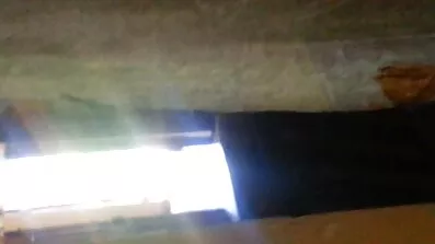 Nympho spelar svenska privata sexfilmer med dildo i badrummet.