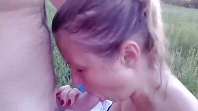 Elle sexfilmer gratis Rose poserar naken.