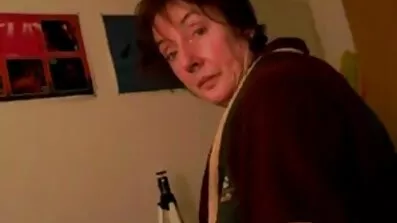 Lesbiska slickar på svensksexfilm bordet.