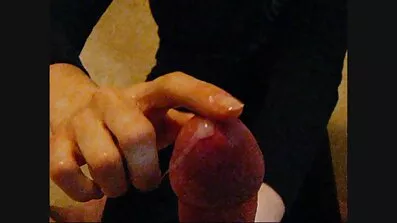 BecAde Becker bra sexfilmer knullar sig själv med en dildo.