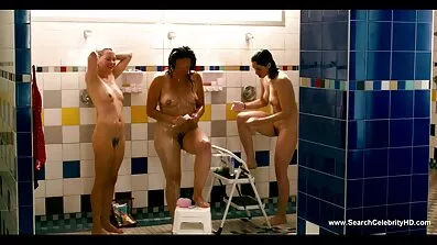 Latina sprider benen framför äldre sex film en vän.