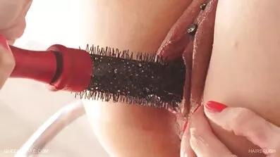 En hora sexfilmer med äldre kvinnor knullar sig själv med en dildo.