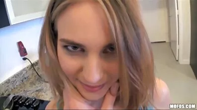 Foten spermaOb gratis sexfilmer spermier flyter från Tina Ka ben.