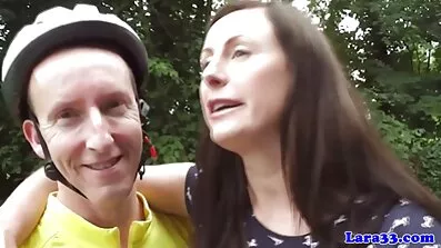 Vikula tar en svart svensksexfilm kuk.